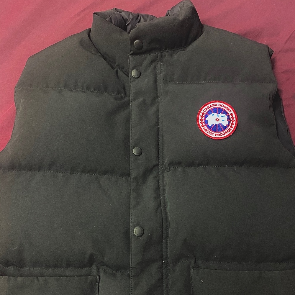 CANADA GOOSE VEST (BLACK)